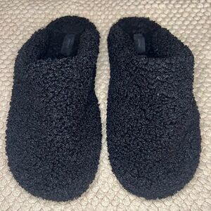 Skims teddy collection house shoe/slipper